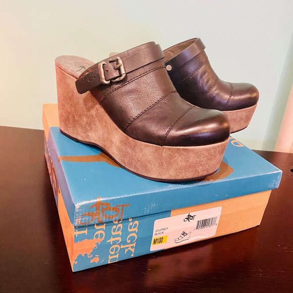 OTBT Black Journey Leather Clogs - New with Box - Picture 2 of 6